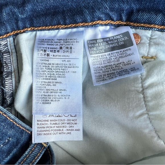 Levis Ribcage High Rise Distressed Short - Picture 4 of 4